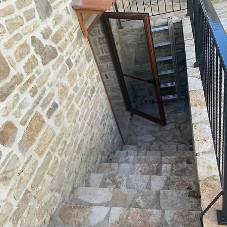 Amprosia Villa Qeparo