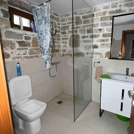 Villa Amprosia Qeparo